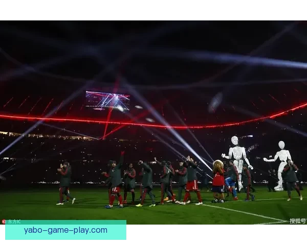拜仁新赛季主场球衣亮相经典红白配黑色条纹对战巴黎首秀